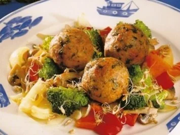 Wels-Klöße auf Gemüseragout - Rezept