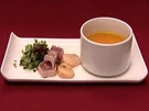 Kürbis-Ingwer-Suppe mit Tunfischfilet und Jakobsmuscheln (Manou Lubowski) - Rezept