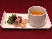 Kürbis-Ingwer-Suppe mit Tunfischfilet und Jakobsmuscheln (Manou Lubowski) - Rezept