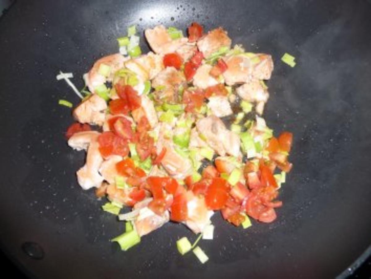 Bandnudeln mit Lachs - Tomatensauce - Rezept - Bild Nr. 5