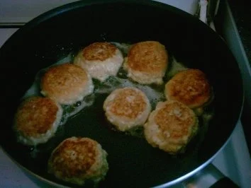 Rezept: Fetafrikadellen in Soße Bild Nr. 4 Fetafrikadellen in Soße - Rezept - Bild Nr. 4