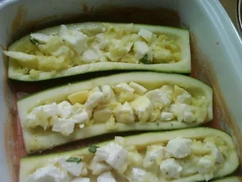Rezept: Zucchini-Schiffchen vegetarisch gefüllt Bild Nr. 2 Zucchini-Schiffchen vegetarisch gefüllt - Rezept - Bild Nr. 2
