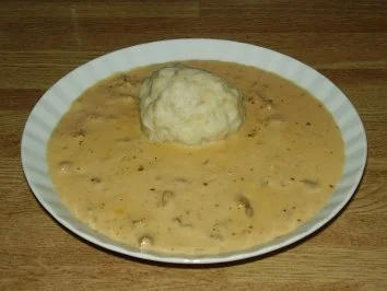 Rezept: Eierschwammerlgulasch Eierschwammerlgulasch - Rezept