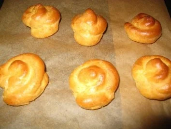 Rezept: Kleine Windbeutel gefüllt mit Vanilleparfait Kleine Windbeutel gefüllt mit Vanilleparfait - Rezept