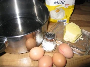 Rezept: Kleine Windbeutel gefüllt mit Vanilleparfait Bild Nr. 2 Kleine Windbeutel gefüllt mit Vanilleparfait - Rezept - Bild Nr. 2