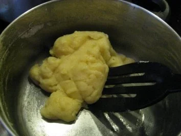 Rezept: Kleine Windbeutel gefüllt mit Vanilleparfait Bild Nr. 5 Kleine Windbeutel gefüllt mit Vanilleparfait - Rezept - Bild Nr. 5