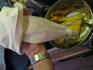 Rezept: Kleine Windbeutel gefüllt mit Vanilleparfait Bild Nr. 10 Kleine Windbeutel gefüllt mit Vanilleparfait - Rezept - Bild Nr. 10