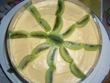 Rezept: Torte: Kiwi-Bananen-Aprikosen-Torte Bild Nr. 5 Torte: Kiwi-Bananen-Aprikosen-Torte - Rezept - Bild Nr. 5