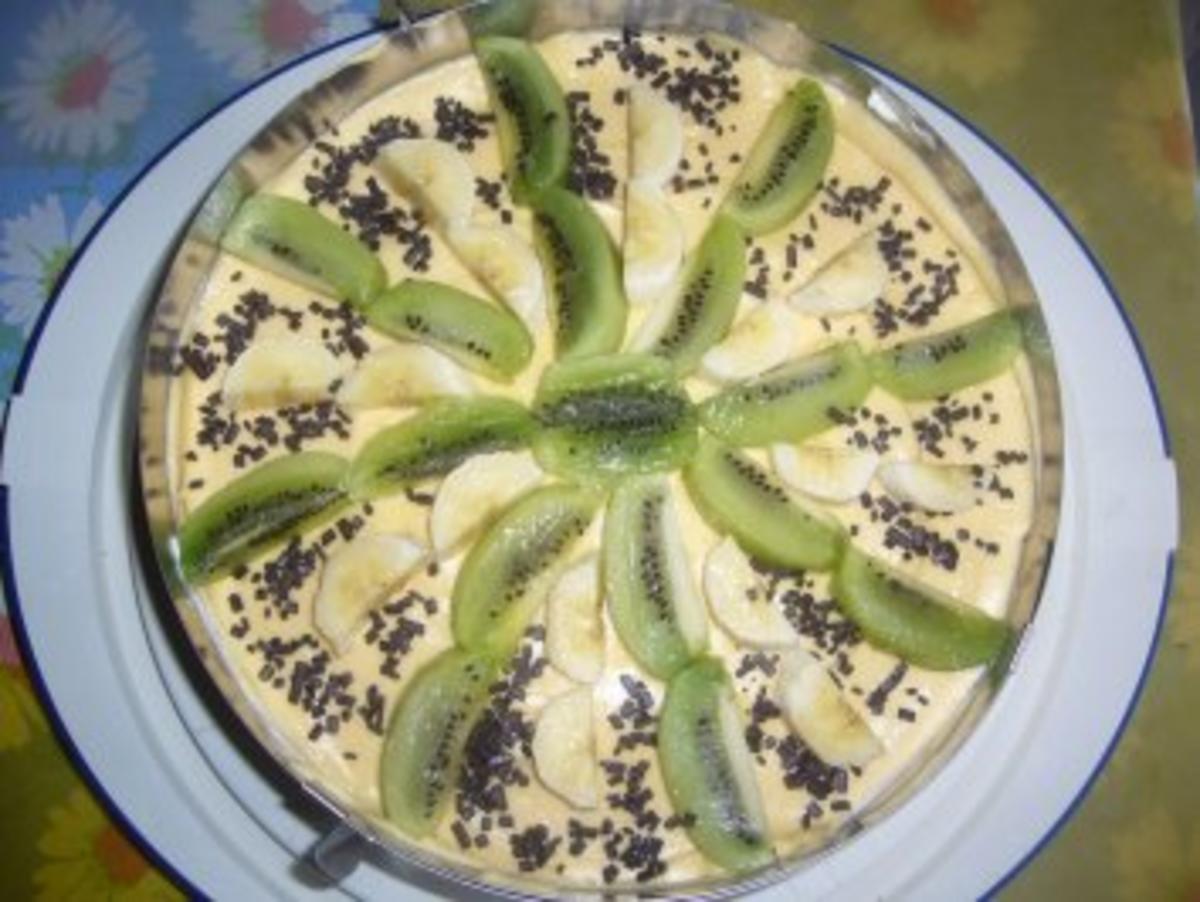 Torte: Kiwi-Bananen-Aprikosen-Torte - Rezept