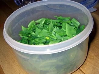 Gefüllte Hähnchenbrust im Speckmantel mit Zuckerschoten und gebratenen Kartoffelwürfeln - Rezept - Bild Nr. 2