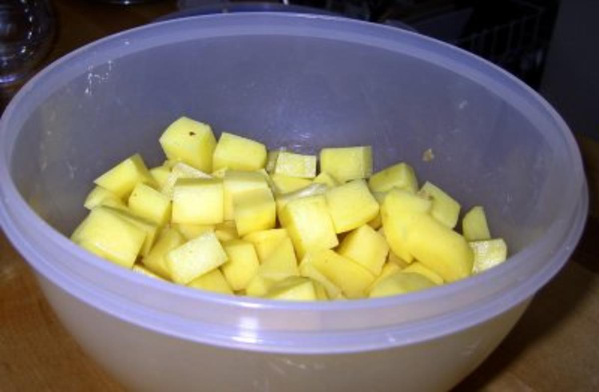 Gefüllte Hähnchenbrust im Speckmantel mit Zuckerschoten und gebratenen Kartoffelwürfeln - Rezept - Bild Nr. 3