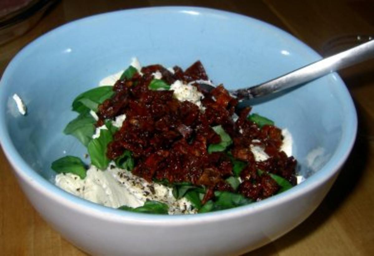 Gefüllte Hähnchenbrust im Speckmantel mit Zuckerschoten und gebratenen Kartoffelwürfeln - Rezept - Bild Nr. 4