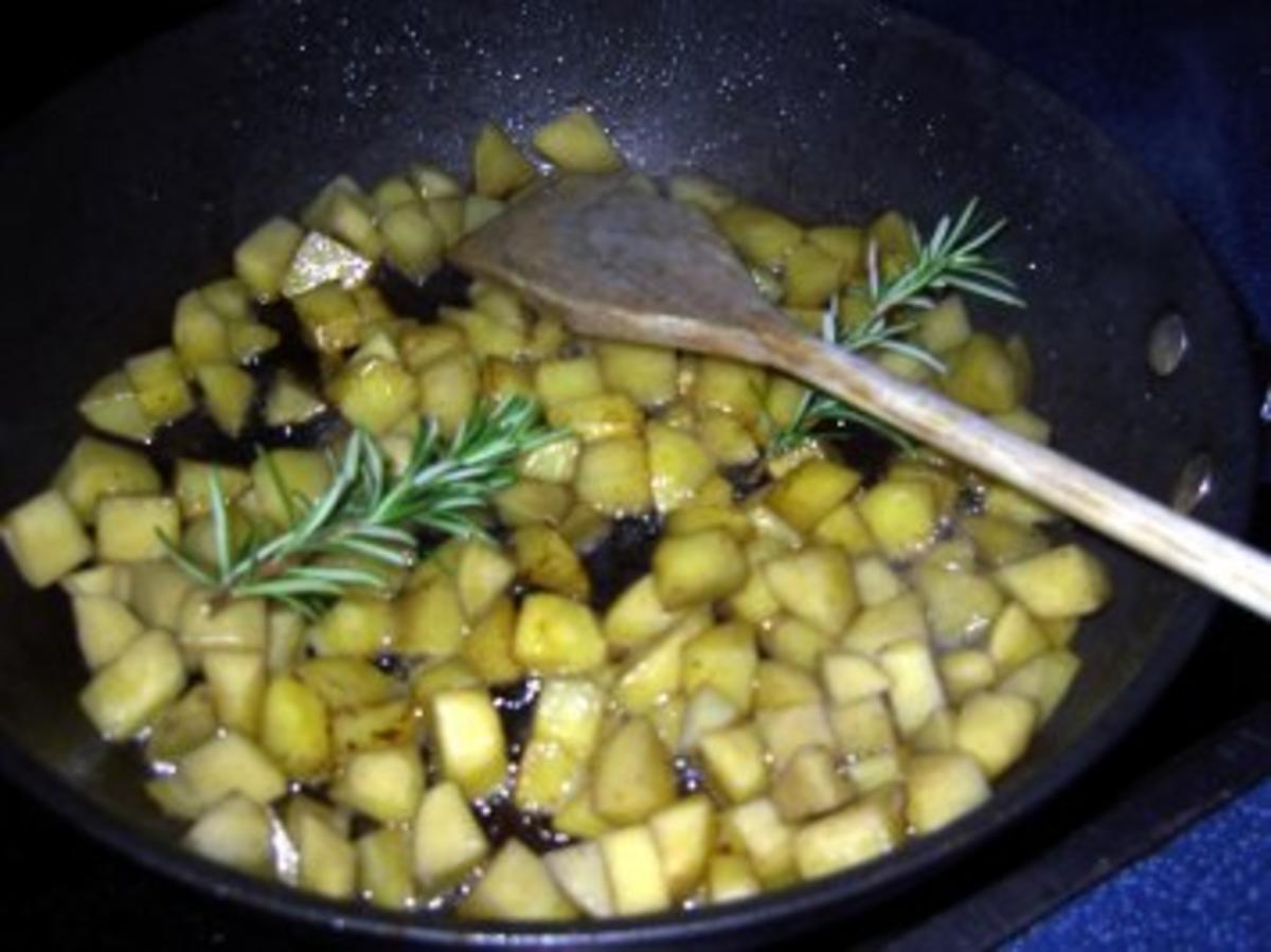Gefüllte Hähnchenbrust im Speckmantel mit Zuckerschoten und gebratenen Kartoffelwürfeln - Rezept - Bild Nr. 9