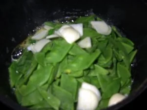 Gefüllte Hähnchenbrust im Speckmantel mit Zuckerschoten und gebratenen Kartoffelwürfeln - Rezept - Bild Nr. 10