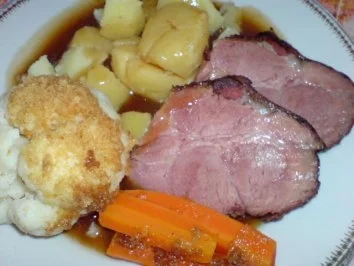 Rezept: Kaßlerkamm-Braten mit Blumenkohl und Salzkartoffeln Bild Nr. 2 Kaßlerkamm-Braten mit Blumenkohl und Salzkartoffeln - Rezept - Bild Nr. 2