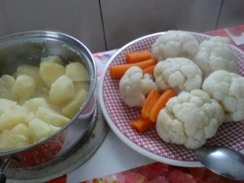 Rezept: Kaßlerkamm-Braten mit Blumenkohl und Salzkartoffeln Bild Nr. 9 Kaßlerkamm-Braten mit Blumenkohl und Salzkartoffeln - Rezept - Bild Nr. 9