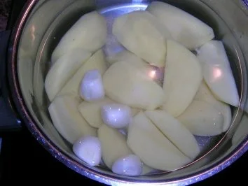 Rezept: Kartoffel-Knoblauch-Püree zu meinem Gericht Skrei mit Fenchel-Muschelragout (siehe mein KB) Kartoffel-Knoblauch-Püree zu meinem Gericht Skrei mit Fenchel-Muschelragout (siehe mein KB) - Rezept