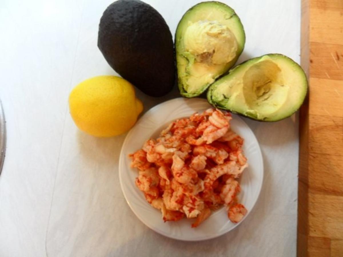 Avocado gefüllt mit Krebsschwänzen - Rezept - Bild Nr. 2