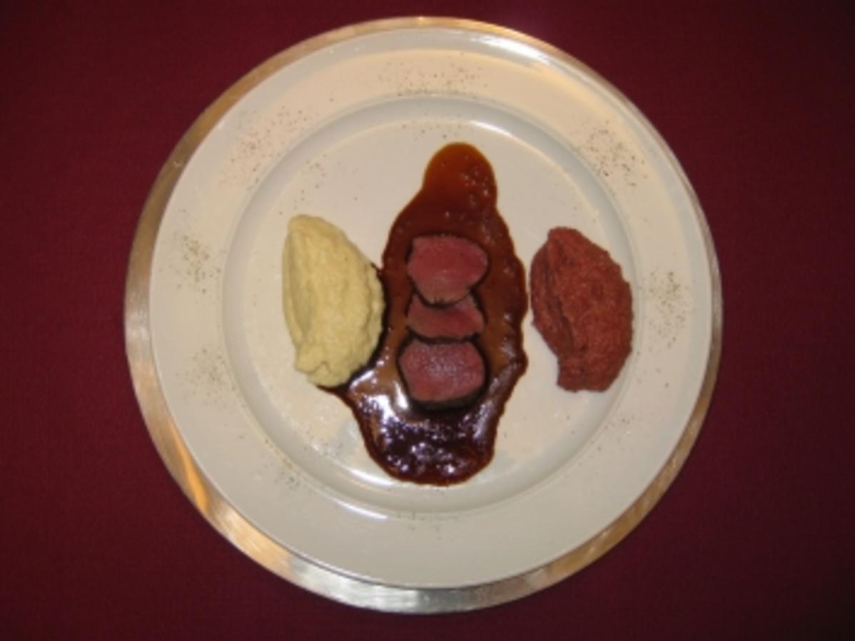 Karree vom Reh auf Honigsoße mit Rote Bete- und Sellerie Kartoffelpüree ...