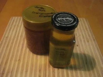 Orangenschalen in Vanillesirup mit Schwips & Vanille-Rum-Sirup - Rezept