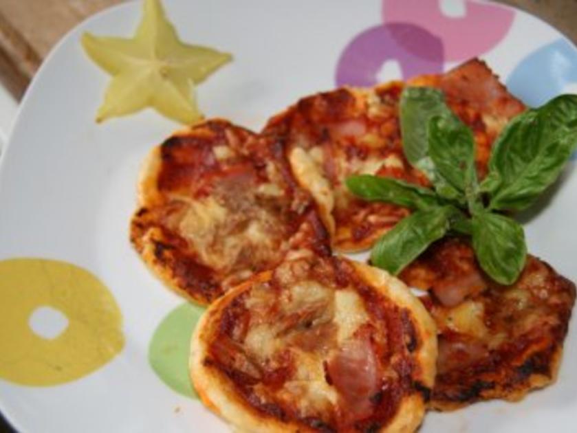 Vorspeise: Mini Blätterteig Pizzen - einfach - von border Vorspeise: Mini Blätterteig Pizzen - einfach - von border