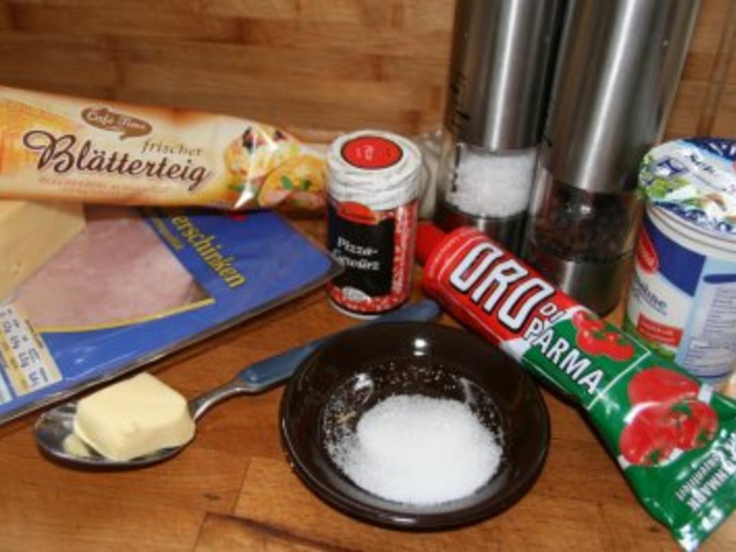 Vorspeise: Mini - Blätterteig - Pizzen - Rezept - kochbar.de