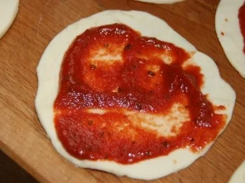 Vorspeise: Mini - Blätterteig - Pizzen - Rezept - Bild Nr. 3