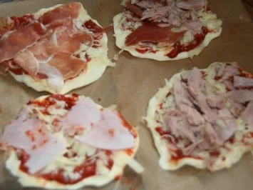 Vorspeise: Mini - Blätterteig - Pizzen - Rezept - Bild Nr. 5