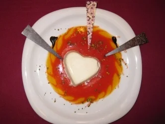 Zimt-Panna-Cotta auf Früchtespiegel - Rezept