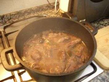 Ragú de cabras en andaluz - Rezept