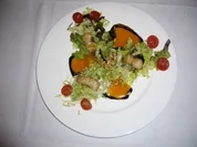 Aal auf buntem Salat mit Aprikosensoße - Rezept