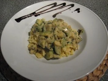 Rezept: Spätzle mit Auberginen-Zucchini-Gemüse Spätzle mit Auberginen-Zucchini-Gemüse - Rezept