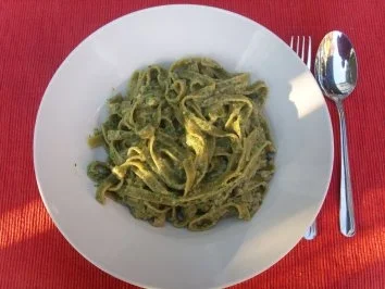 Nudelgerichte: Grüne Nudeln mit Knoblauch - Rezept