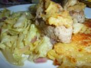 Schweinemedailons mit Chinakohlgemüse und Kartoffel-Käse-Puffer - Rezept