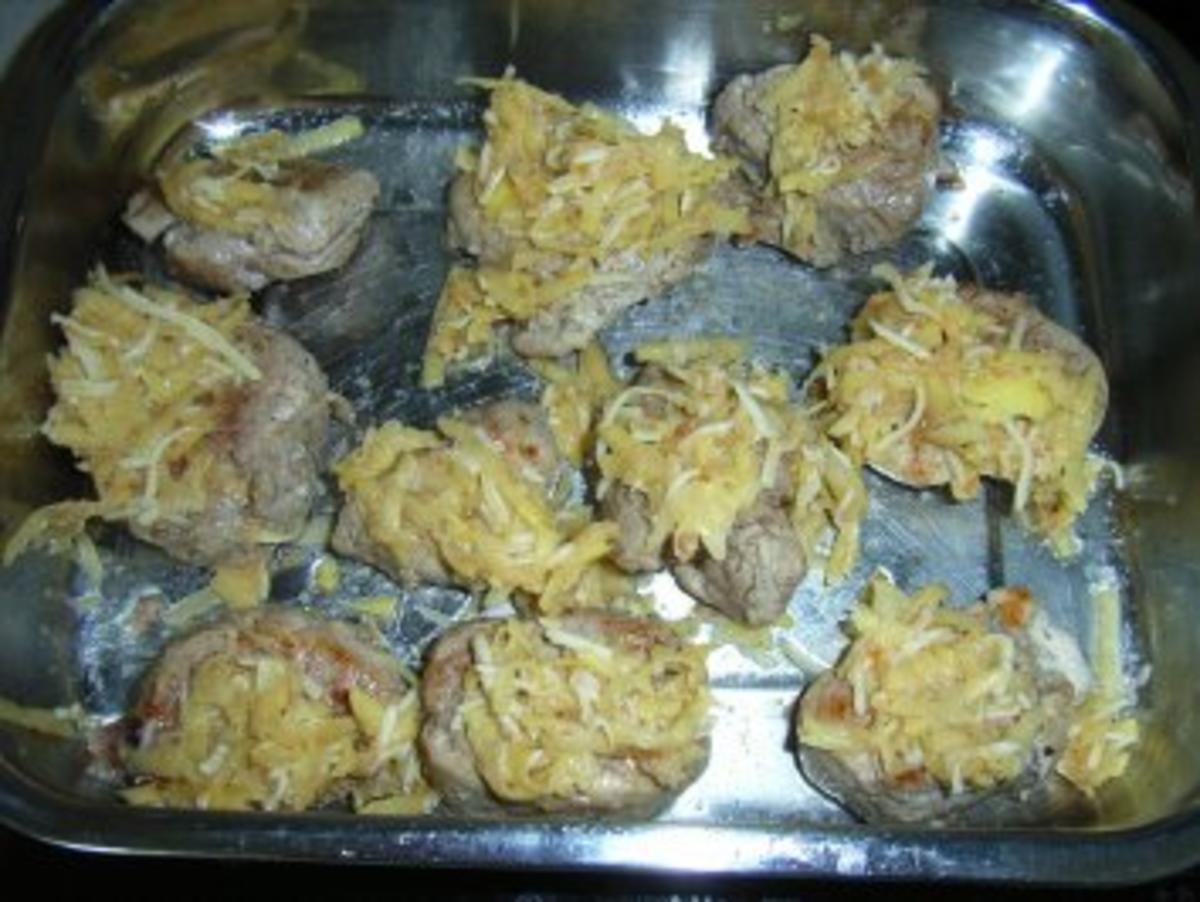 Schweinemedailons mit Chinakohlgemüse und Kartoffel-Käse-Puffer - Rezept - Bild Nr. 4