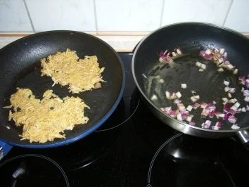 Rezept: Schweinemedailons mit Chinakohlgemüse und Kartoffel-Käse-Puffer Bild Nr. 5 Schweinemedailons mit Chinakohlgemüse und Kartoffel-Käse-Puffer - Rezept - Bild Nr. 5