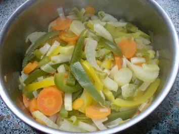 Pangasiusfilet gedünstet, Gemüse mit Cherry und Salzkartoffeln - Rezept - Bild Nr. 6