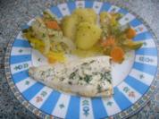 Pangasiusfilet gedünstet, Gemüse mit Cherry und Salzkartoffeln - Rezept