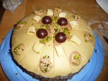 Rezept: Mozarttorte Bild Nr. 16 Mozarttorte - Rezept - Bild Nr. 16