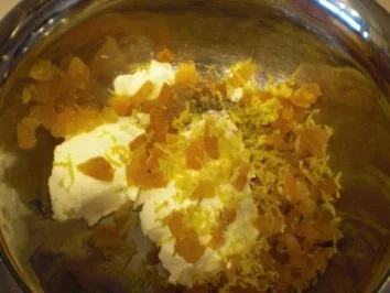 In Lavendelmilch gebackene Buchteln mit Frischkäse-Aprikosenfüllung - Rezept - Bild Nr. 3