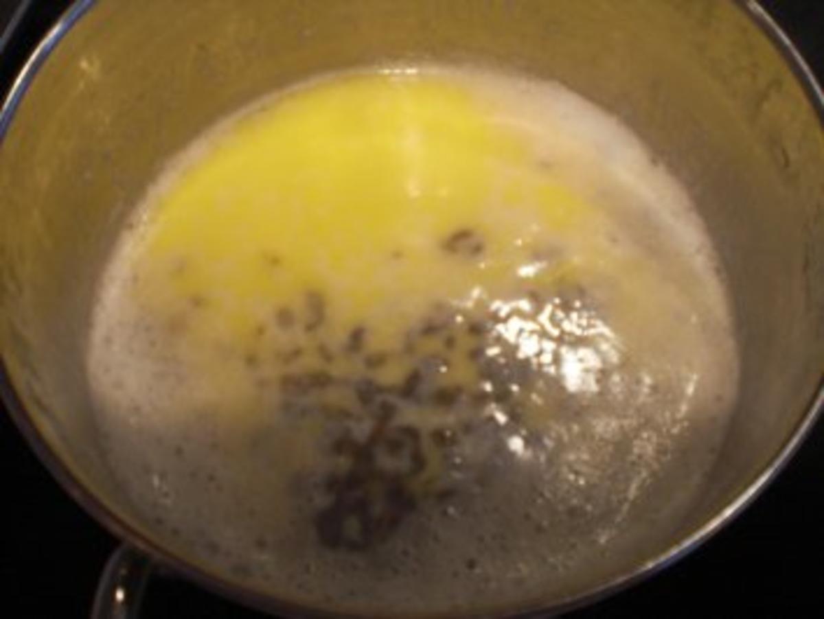 In Lavendelmilch gebackene Buchteln mit Frischkäse-Aprikosenfüllung - Rezept - Bild Nr. 4