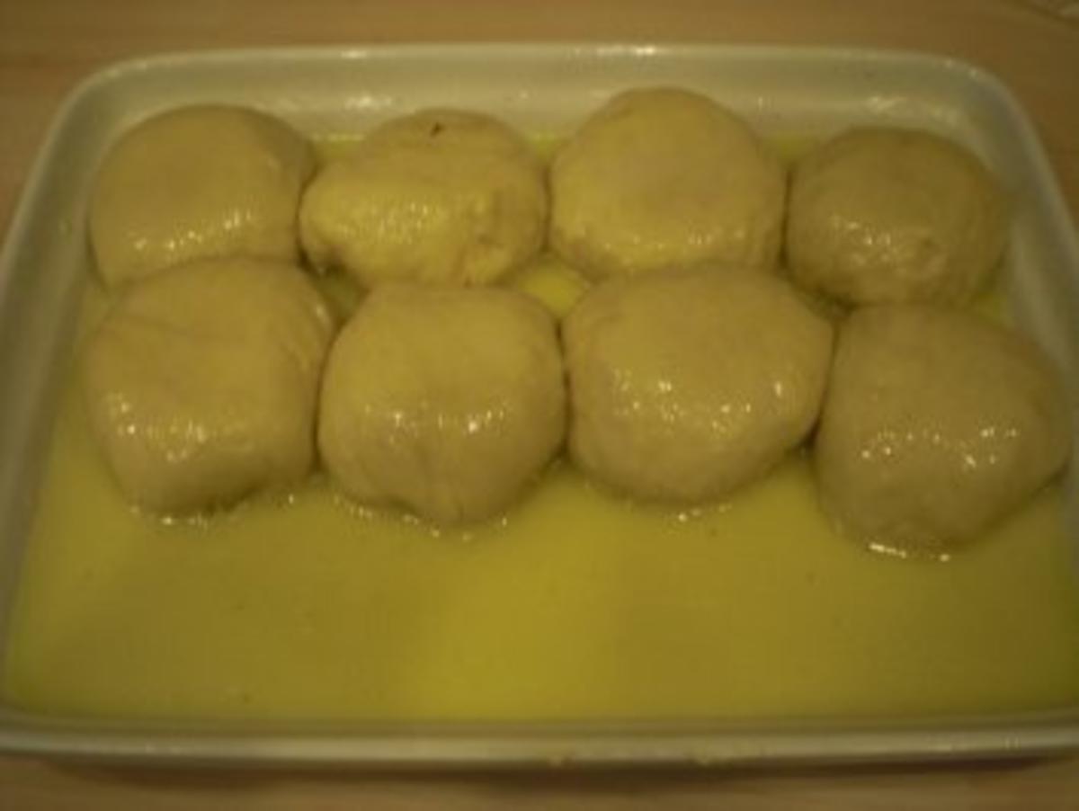 In Lavendelmilch gebackene Buchteln mit Frischkäse-Aprikosenfüllung - Rezept - Bild Nr. 7