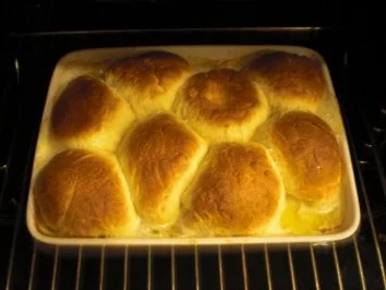 In Lavendelmilch gebackene Buchteln mit Frischkäse-Aprikosenfüllung - Rezept - Bild Nr. 8