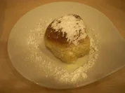 In Lavendelmilch gebackene Buchteln mit Frischkäse-Aprikosenfüllung - Rezept