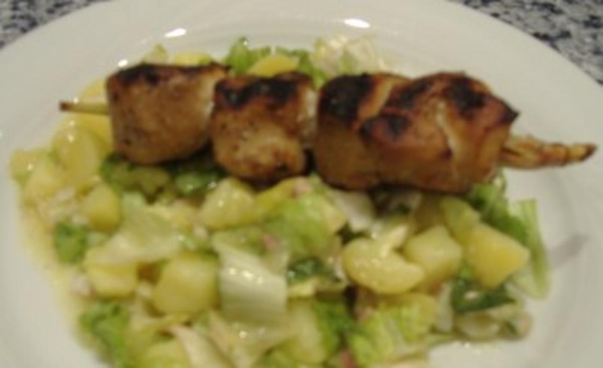 Hähnchenspieß auf warmen Endivienkartoffelsalat - Rezept