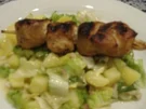 Hähnchenspieß auf warmen Endivienkartoffelsalat - Rezept