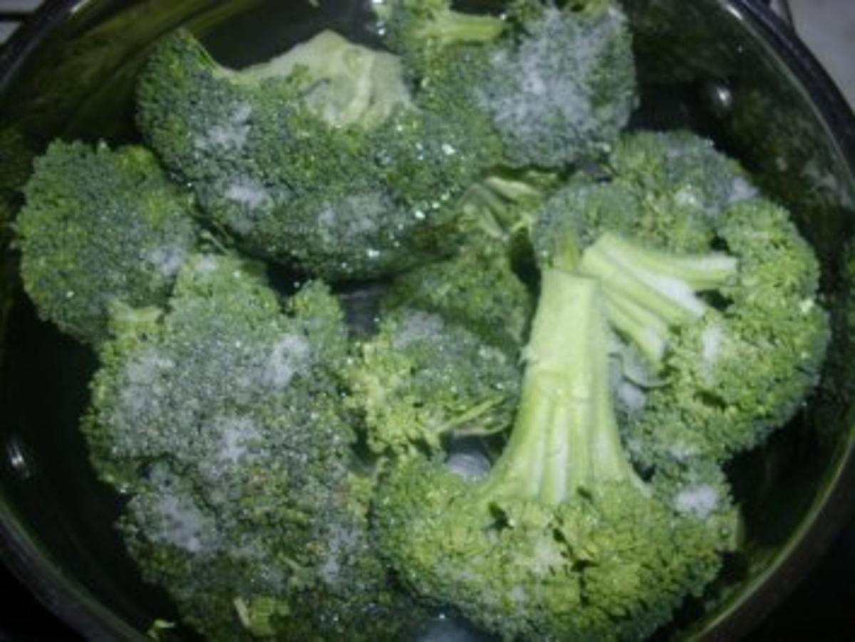 Kotelett mit Broccoli für den einen  und für den anderen mit Rosenkohl - Rezept - Bild Nr. 3