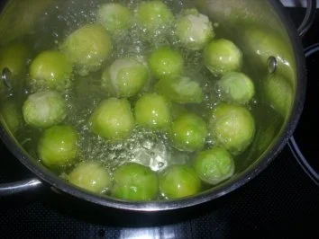 Kotelett mit Broccoli für den einen  und für den anderen mit Rosenkohl - Rezept - Bild Nr. 4