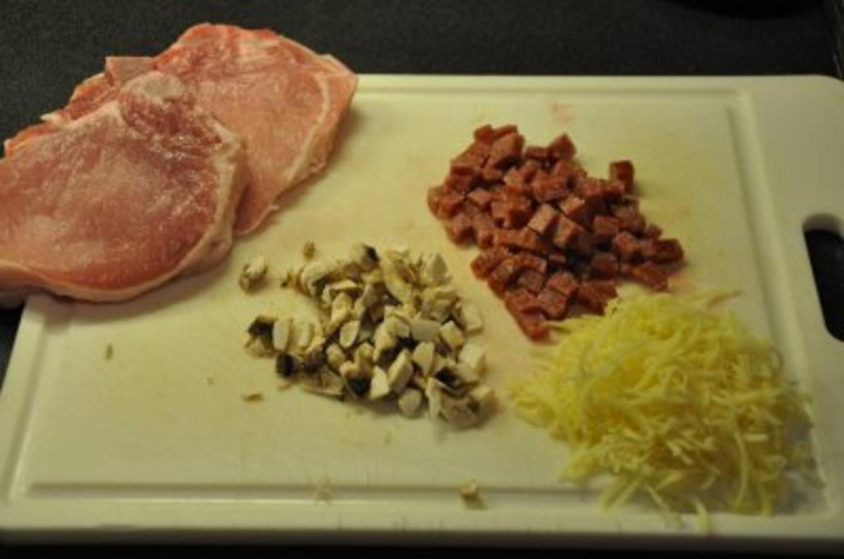 Kotelett mit Salami/Pilz/Käse-Füllung - Rezept