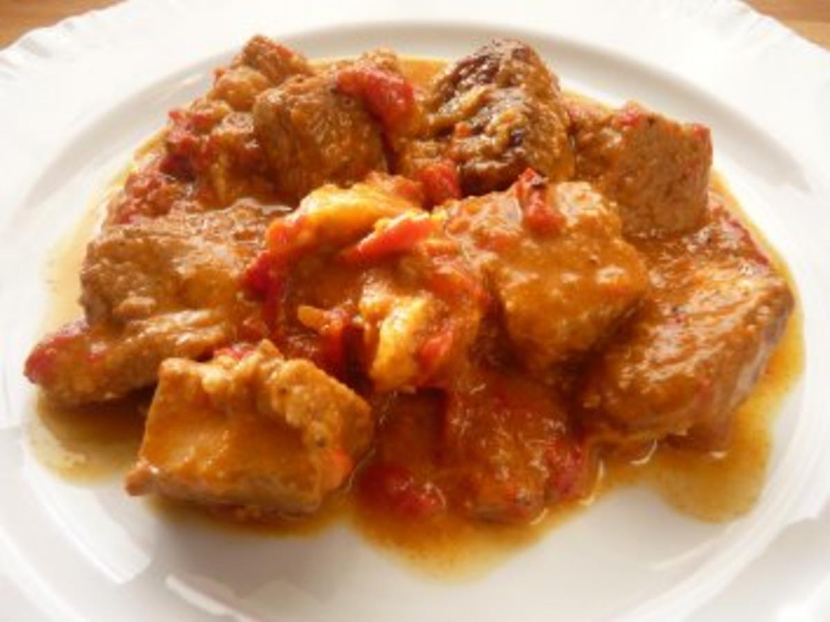 Schwein/ Paprika Schweinegulasch - einfach - von Suzanne